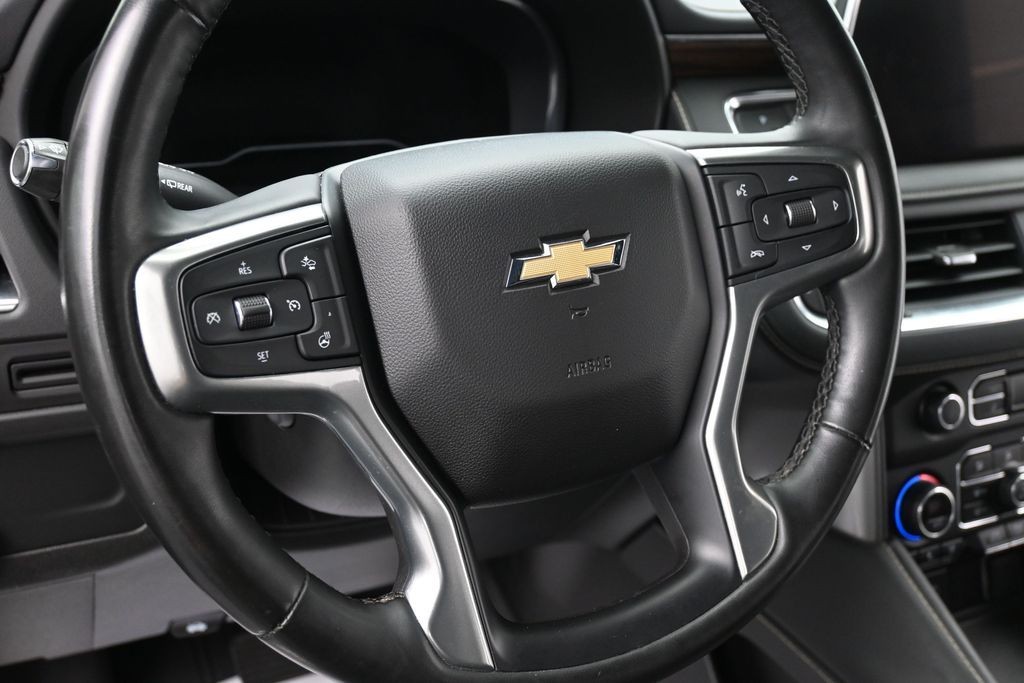 Chevrolet Suburban Vehicle Full-screen Gallery Image 16