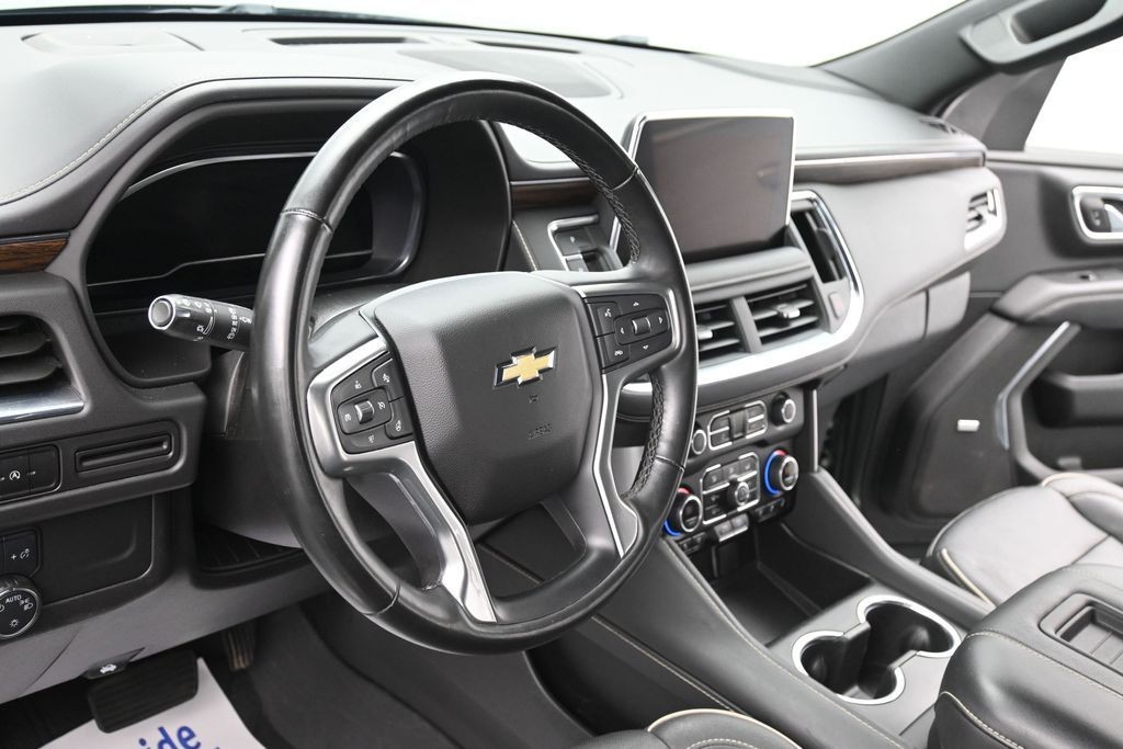 Chevrolet Suburban Vehicle Full-screen Gallery Image 17