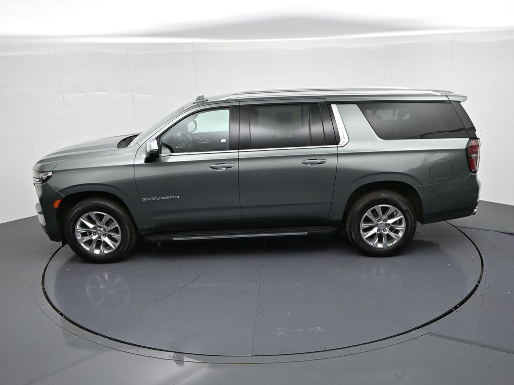 Chevrolet Suburban Vehicle Full-screen Gallery Image 21