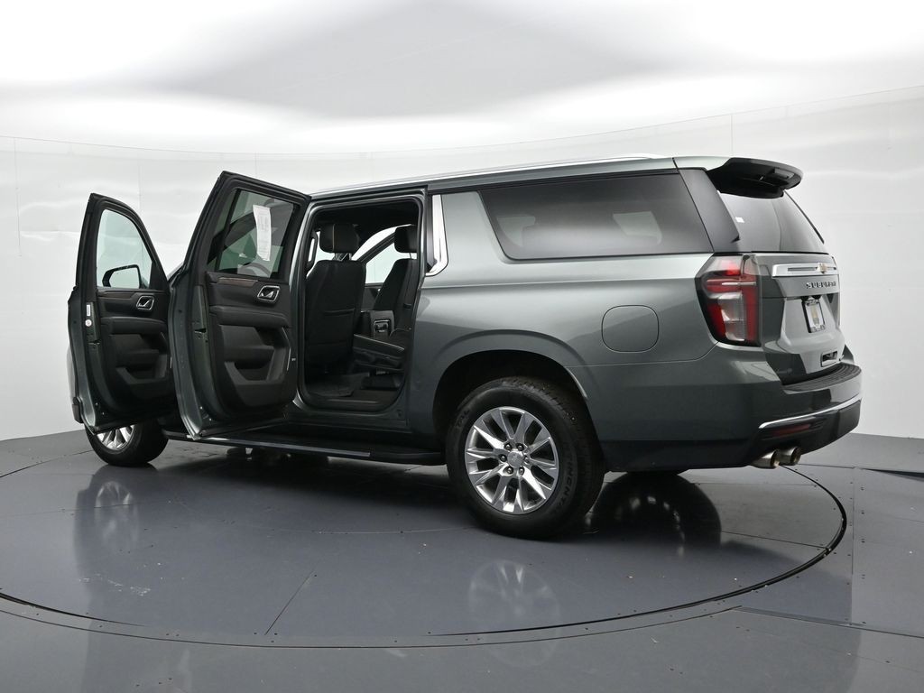 Chevrolet Suburban Vehicle Full-screen Gallery Image 27