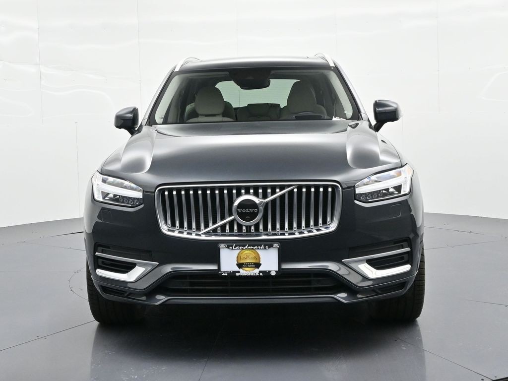 Volvo XC90 Recharge Plug-In Hybrid Vehicle Full-screen Gallery Image 2