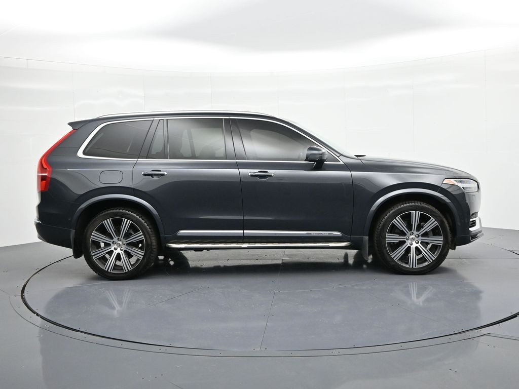 Volvo XC90 Recharge Plug-In Hybrid Vehicle Full-screen Gallery Image 4