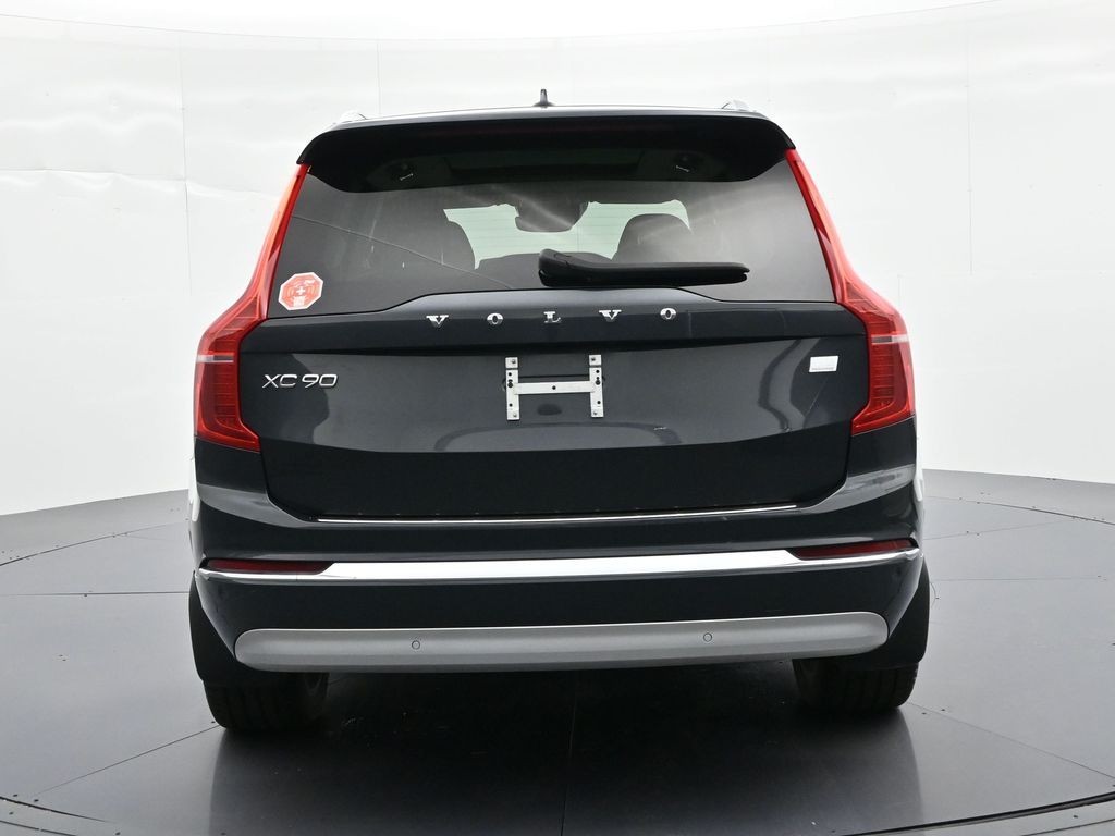 Volvo XC90 Recharge Plug-In Hybrid Vehicle Full-screen Gallery Image 6