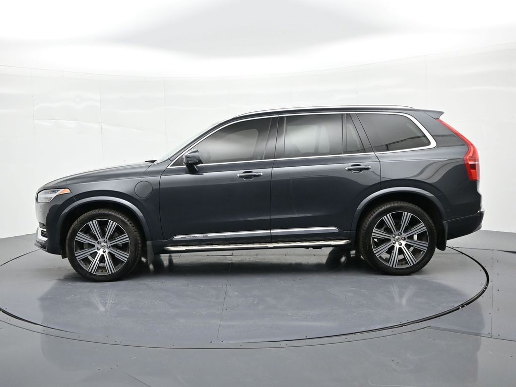 Volvo XC90 Recharge Plug-In Hybrid Vehicle Full-screen Gallery Image 8