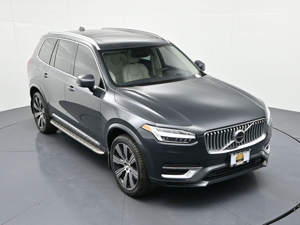 Volvo XC90 Recharge Plug-In Hybrid Vehicle Full-screen Gallery Image 18