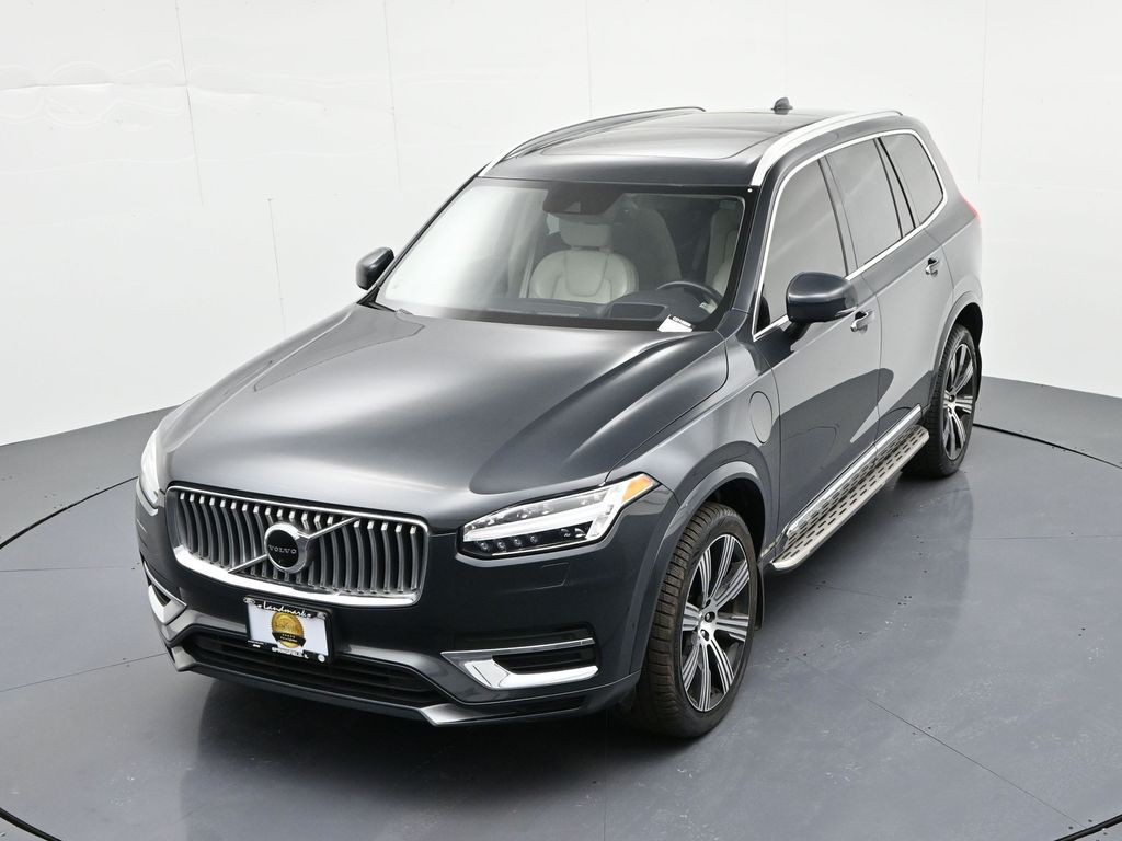 Volvo XC90 Recharge Plug-In Hybrid Vehicle Full-screen Gallery Image 20