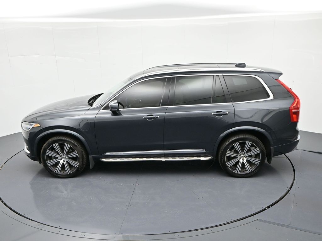 Volvo XC90 Recharge Plug-In Hybrid Vehicle Full-screen Gallery Image 21