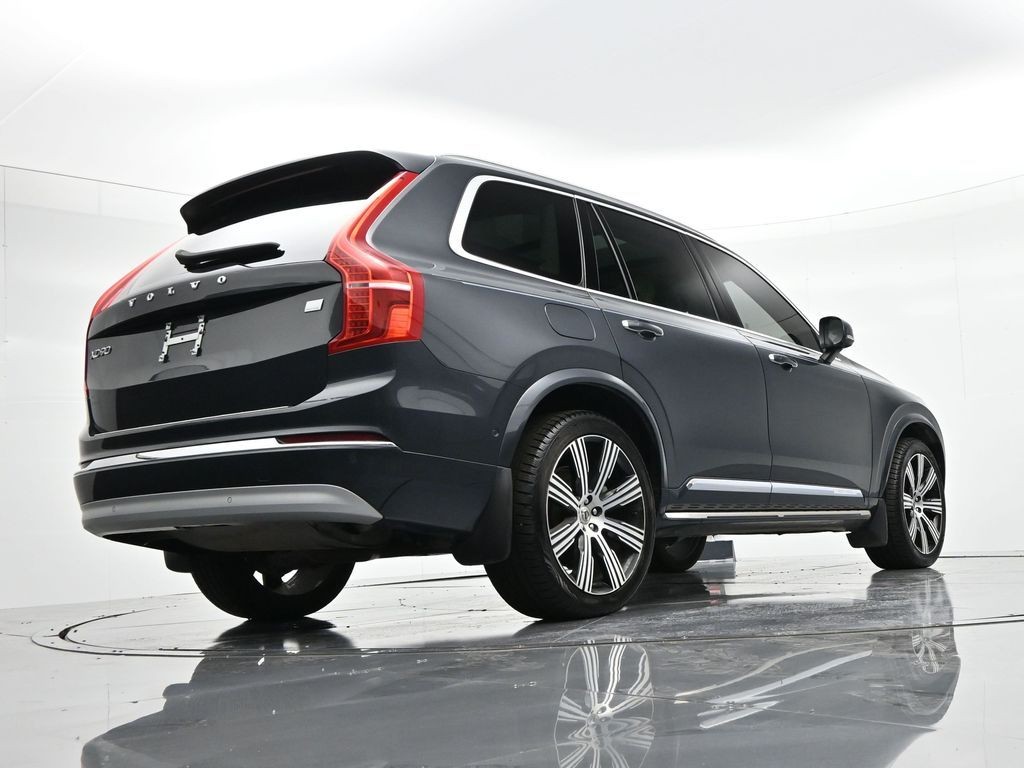 Volvo XC90 Recharge Plug-In Hybrid Vehicle Full-screen Gallery Image 24