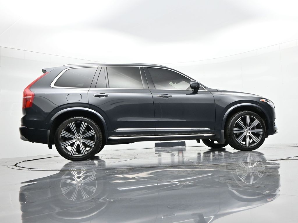 Volvo XC90 Recharge Plug-In Hybrid Vehicle Full-screen Gallery Image 25