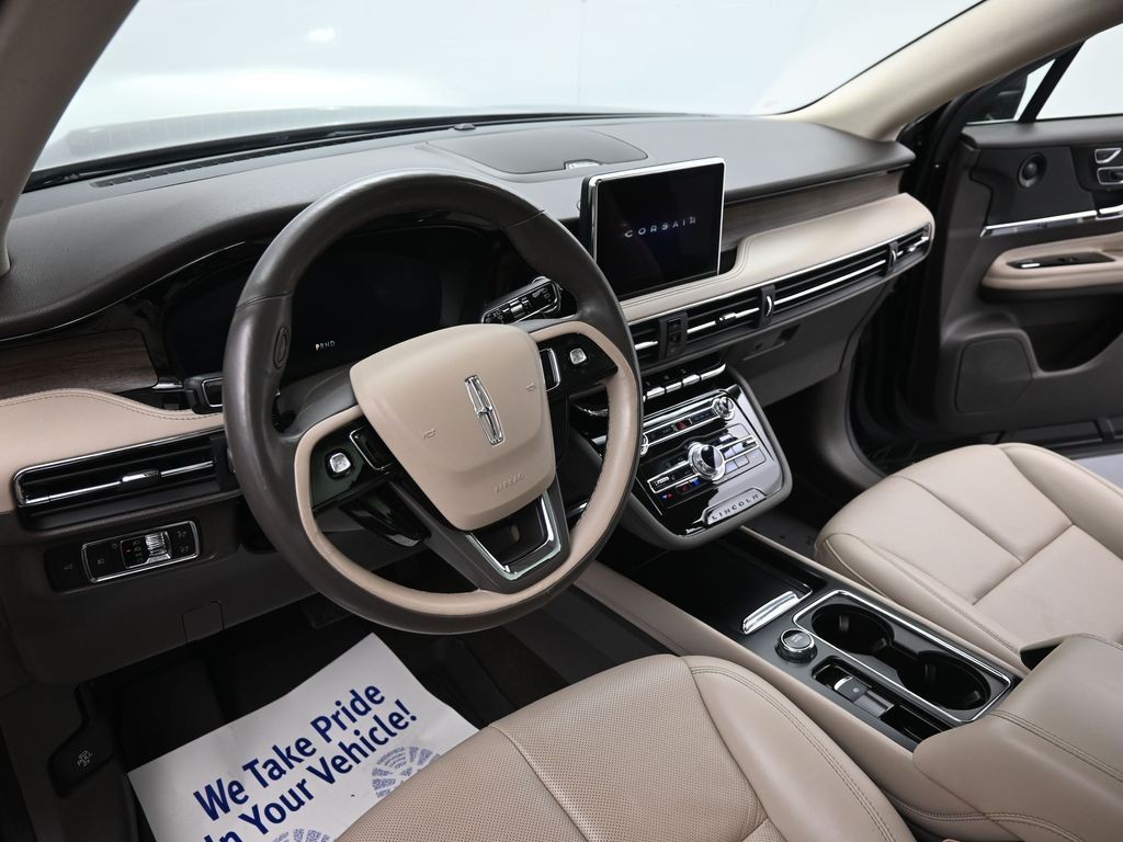 Lincoln Corsair Vehicle Full-screen Gallery Image 16