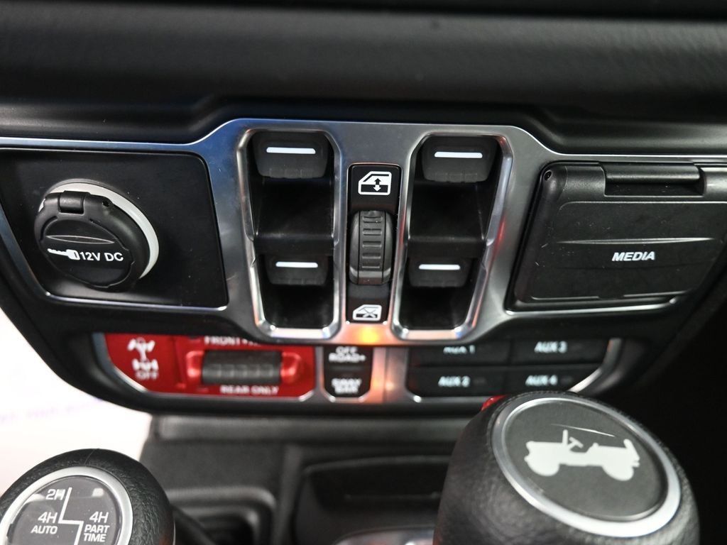 Jeep Wrangler 4xe Vehicle Full-screen Gallery Image 13