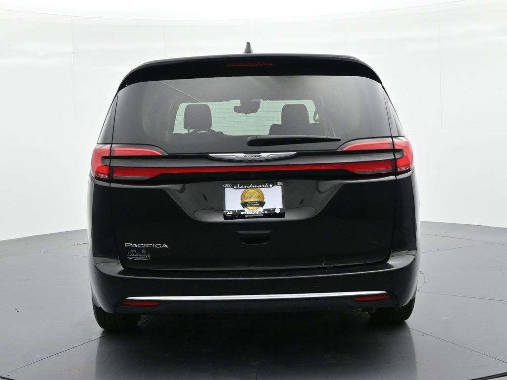 Chrysler Pacifica Vehicle Full-screen Gallery Image 6