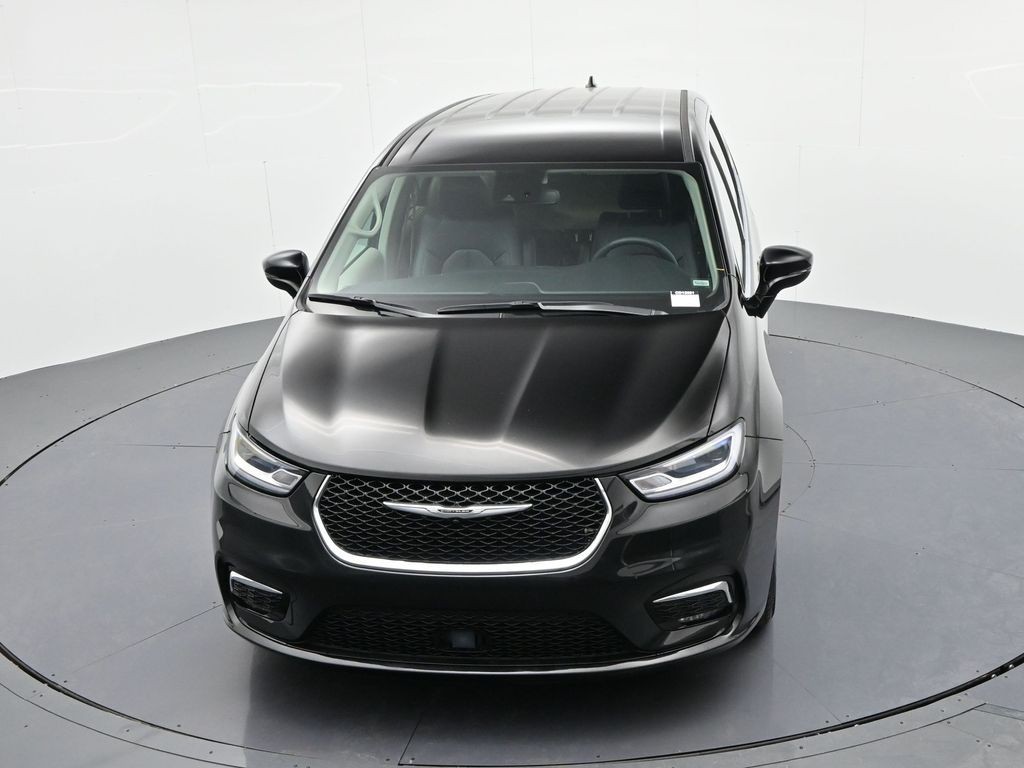 Chrysler Pacifica Vehicle Full-screen Gallery Image 17