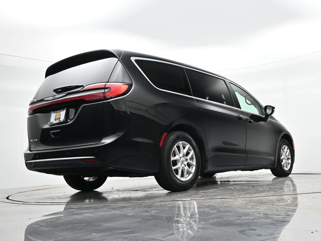 Chrysler Pacifica Vehicle Full-screen Gallery Image 22