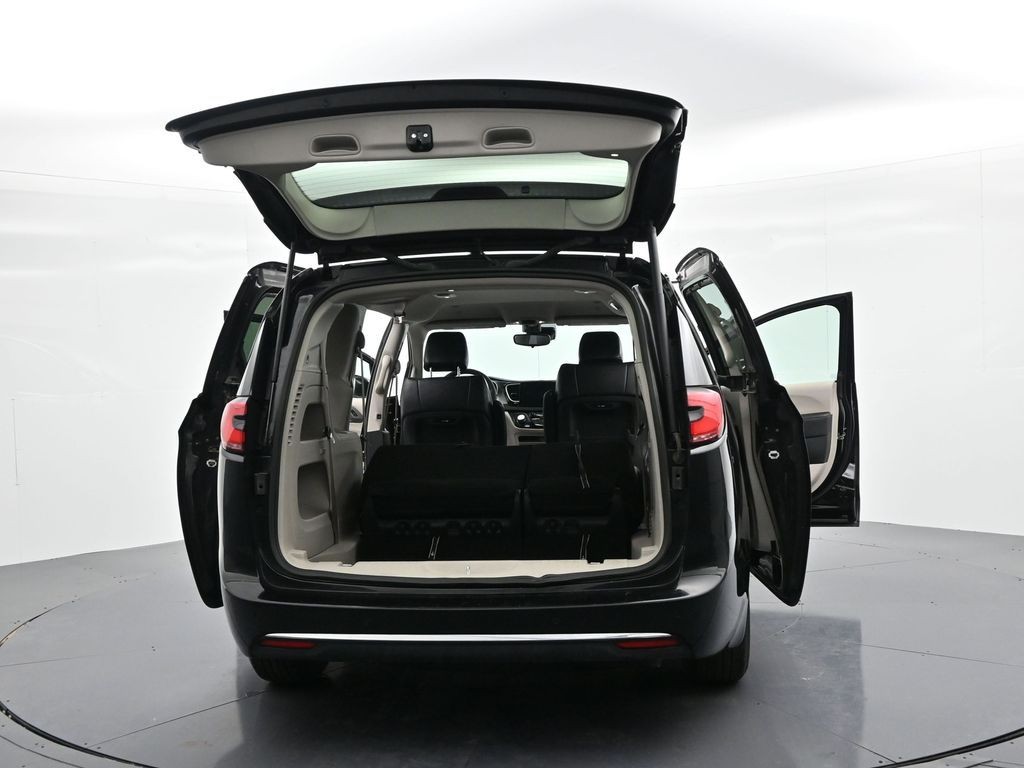 Chrysler Pacifica Vehicle Full-screen Gallery Image 27