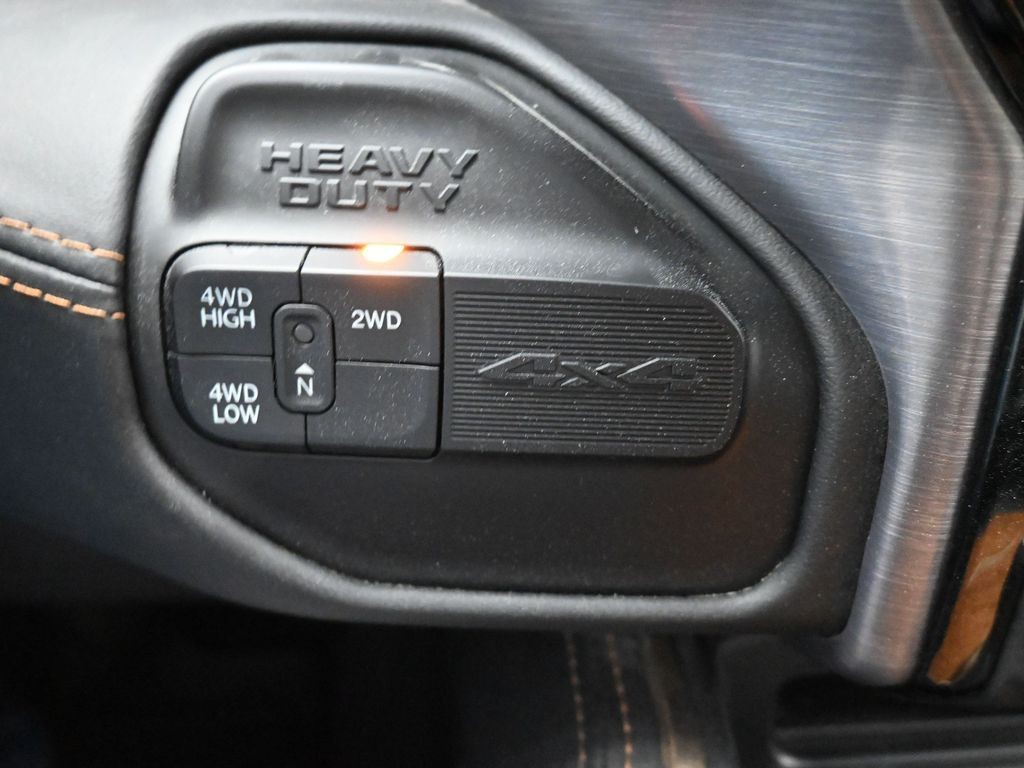 Ram 2500 Vehicle Full-screen Gallery Image 12