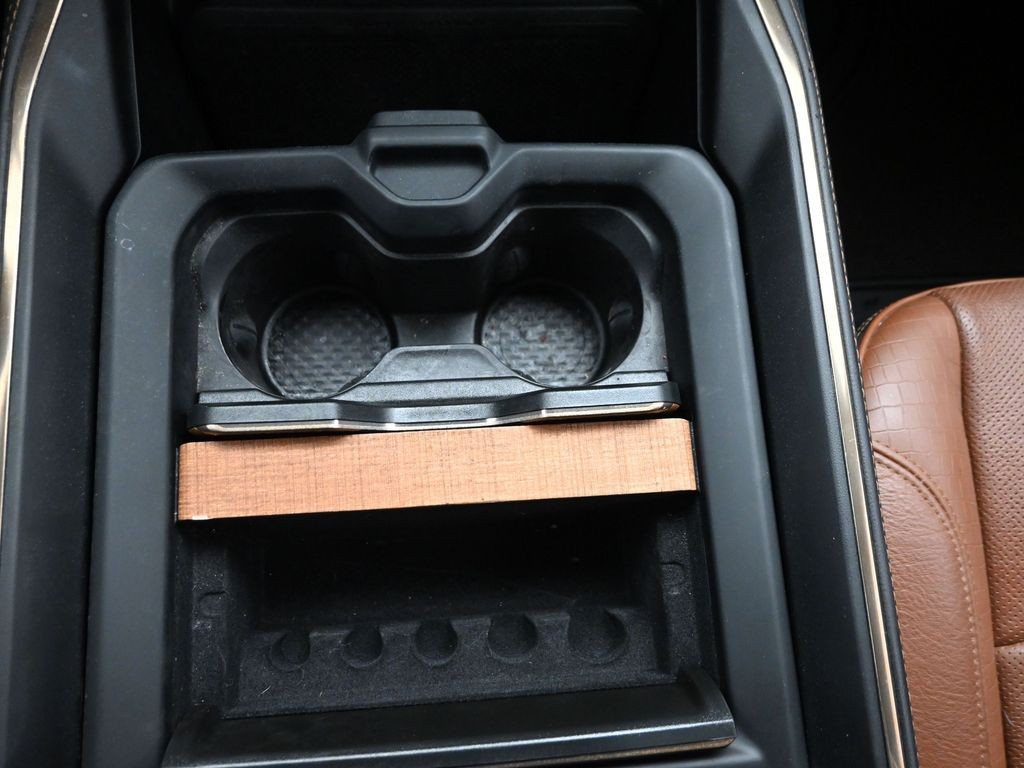 Ram 2500 Vehicle Full-screen Gallery Image 13