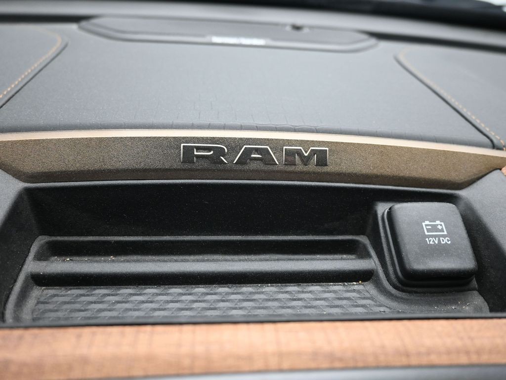 Ram 2500 Vehicle Full-screen Gallery Image 15