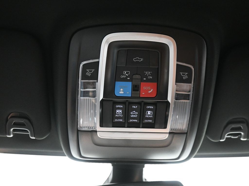 Ram 2500 Vehicle Full-screen Gallery Image 16