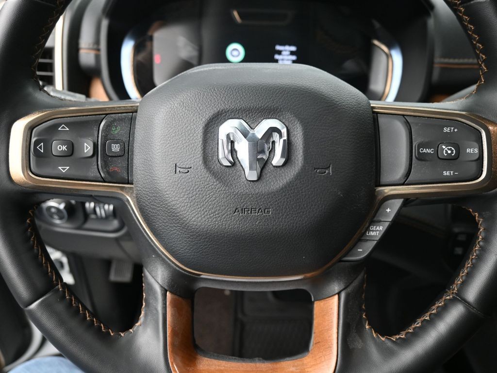 Ram 2500 Vehicle Full-screen Gallery Image 18