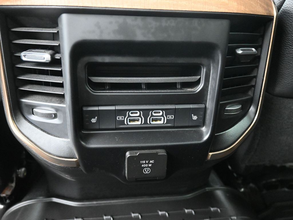 Ram 2500 Vehicle Full-screen Gallery Image 21