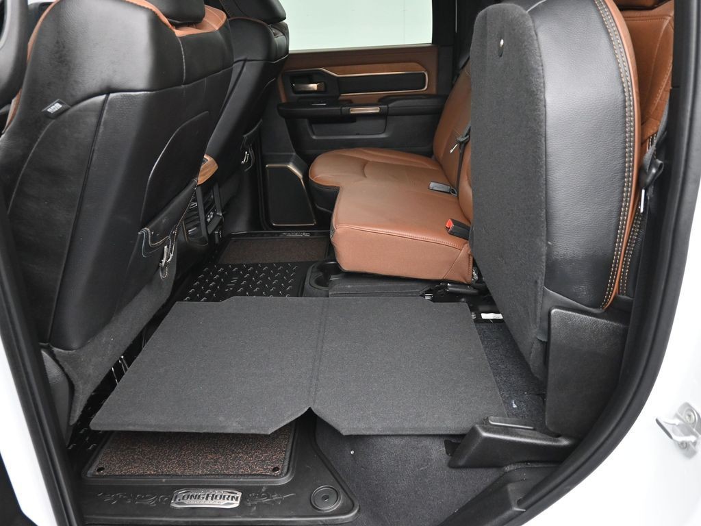 Ram 2500 Vehicle Full-screen Gallery Image 22