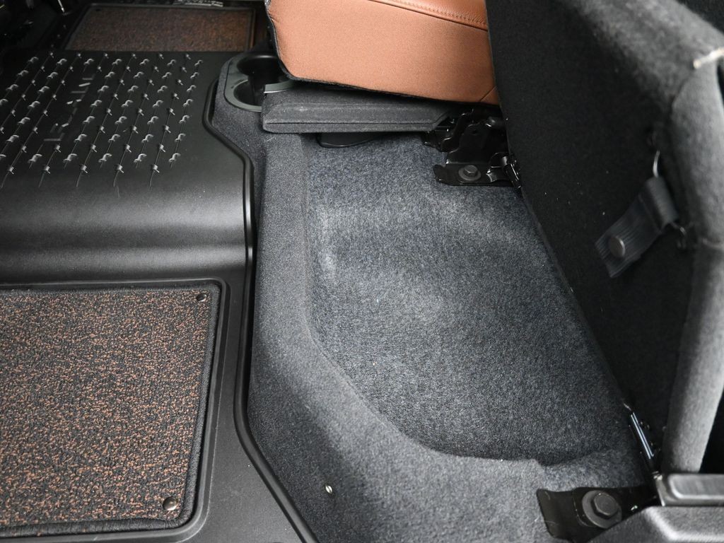 Ram 2500 Vehicle Full-screen Gallery Image 23