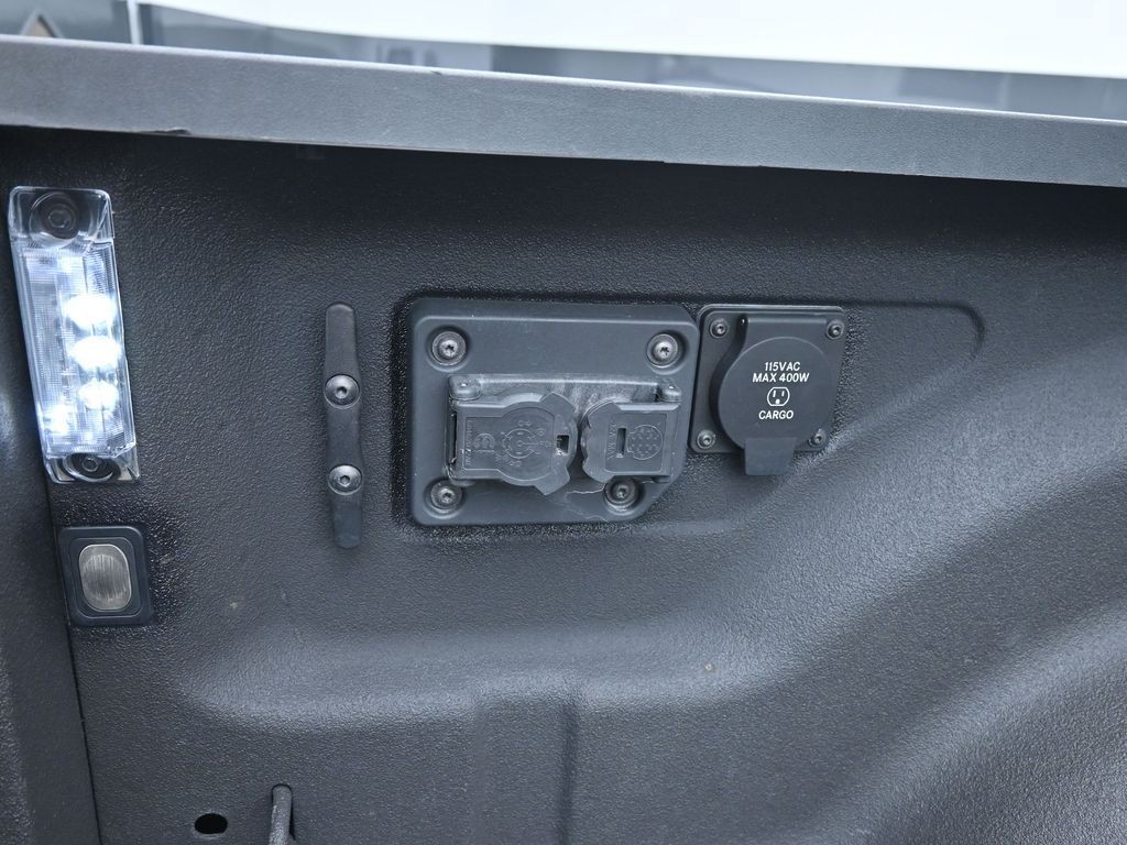 Ram 2500 Vehicle Full-screen Gallery Image 25