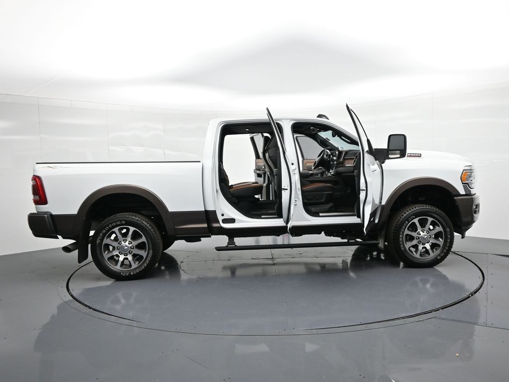 Ram 2500 Vehicle Full-screen Gallery Image 36