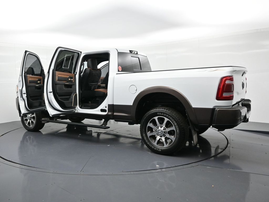 Ram 2500 Vehicle Full-screen Gallery Image 37