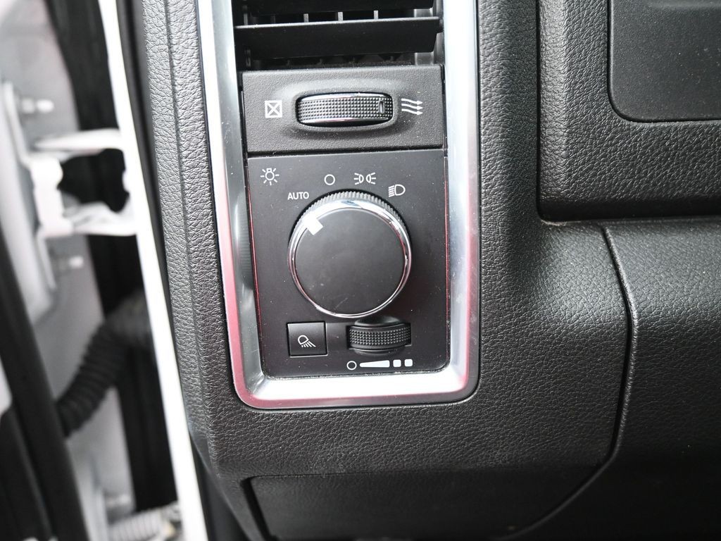 Ram 1500 Classic Vehicle Full-screen Gallery Image 10