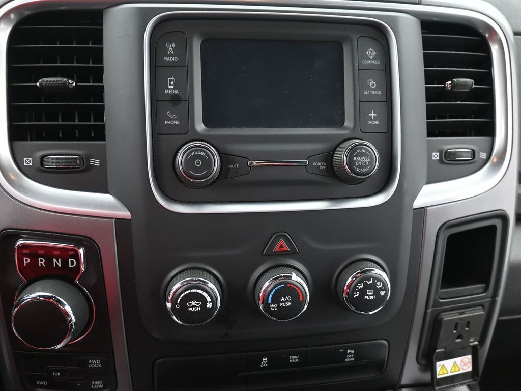 Ram 1500 Classic Vehicle Full-screen Gallery Image 11