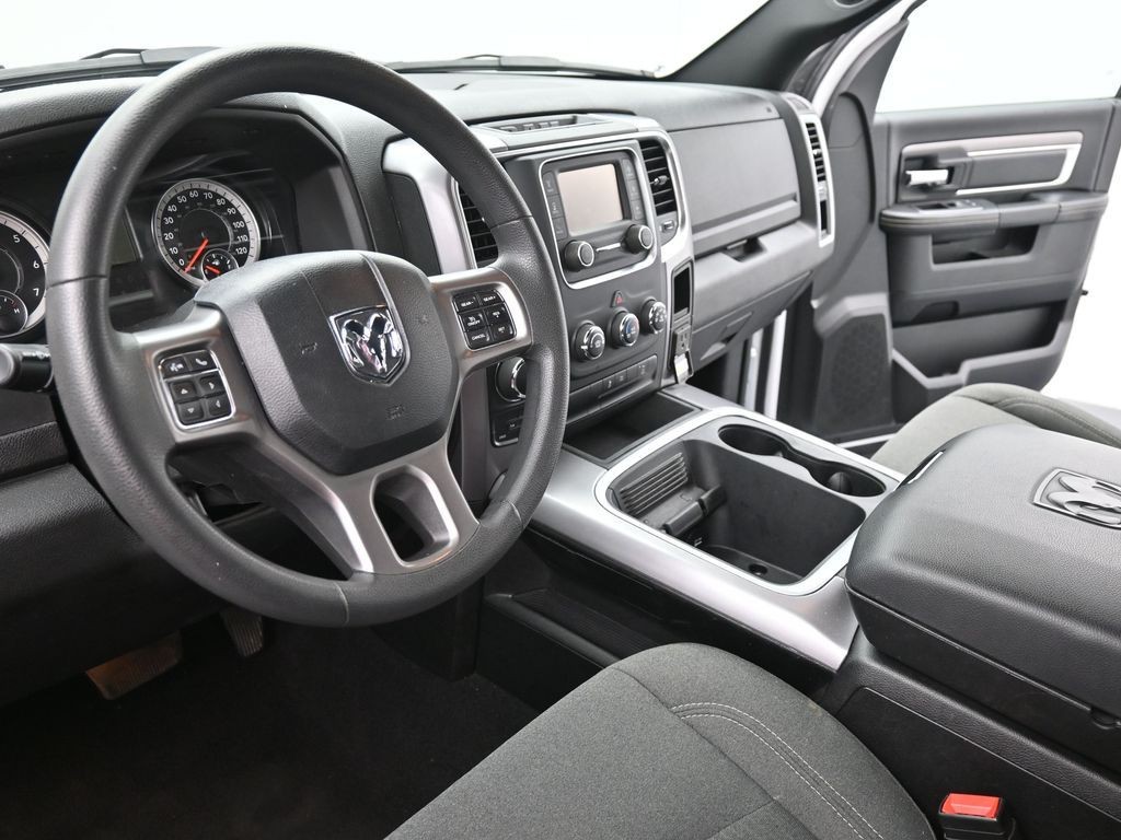 Ram 1500 Classic Vehicle Full-screen Gallery Image 13