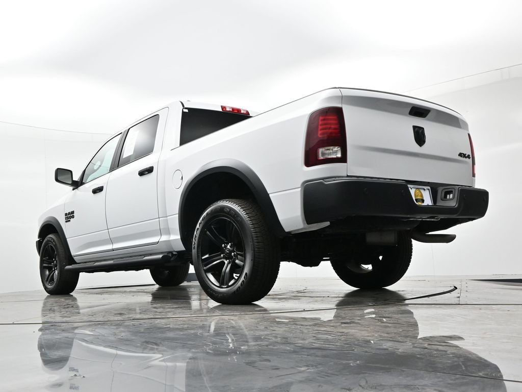 Ram 1500 Classic Vehicle Full-screen Gallery Image 18