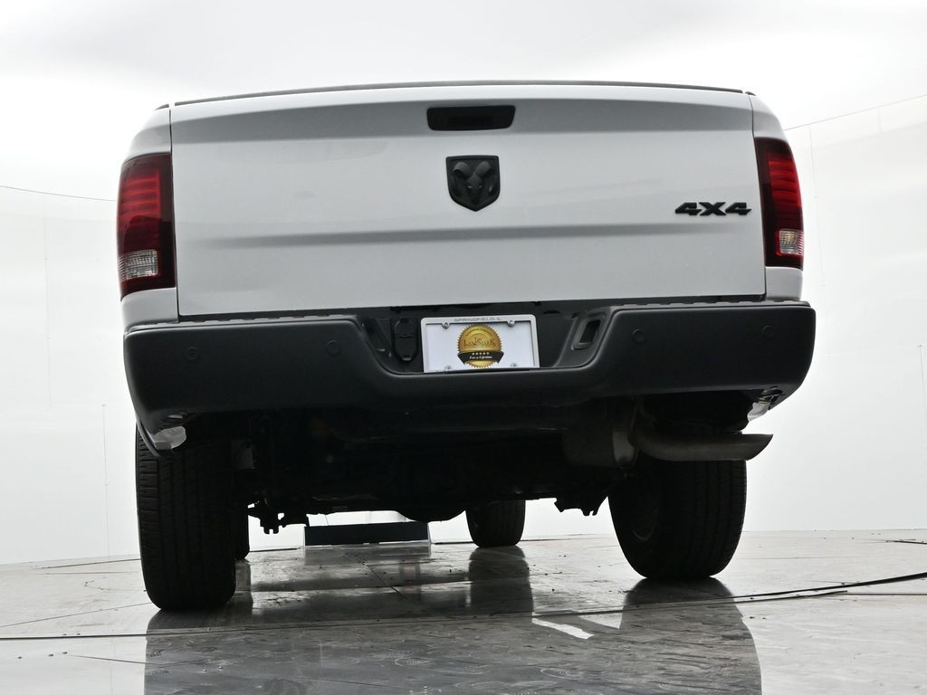 Ram 1500 Classic Vehicle Full-screen Gallery Image 19