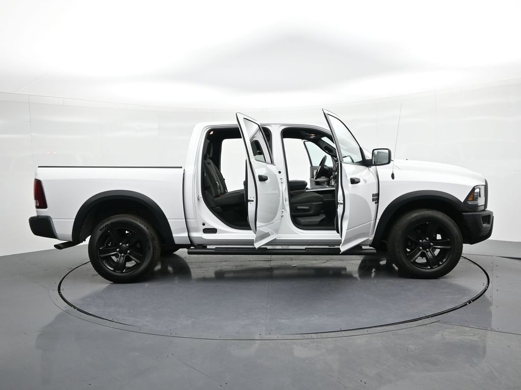 Ram 1500 Classic Vehicle Full-screen Gallery Image 22