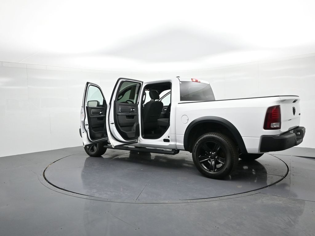 Ram 1500 Classic Vehicle Full-screen Gallery Image 23