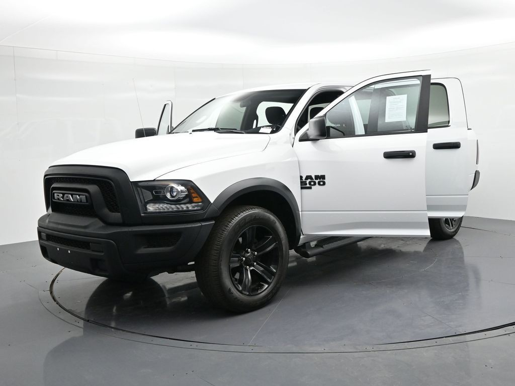 Ram 1500 Classic Vehicle Full-screen Gallery Image 24