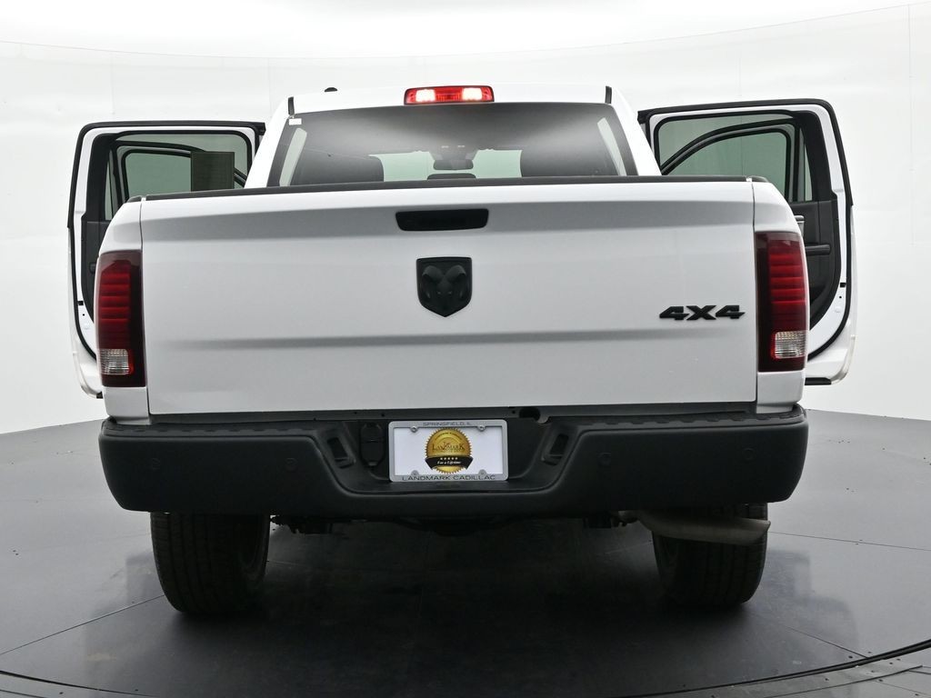 Ram 1500 Classic Vehicle Full-screen Gallery Image 26