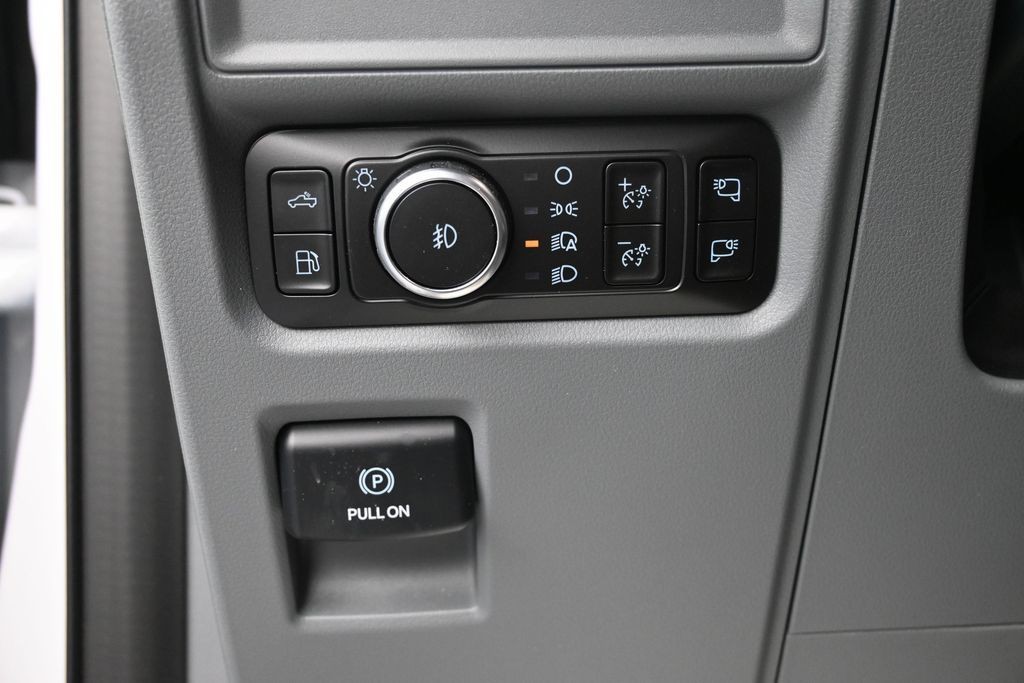 Ford F-150 Vehicle Full-screen Gallery Image 20