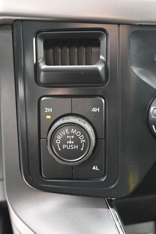 Ford F-150 Vehicle Full-screen Gallery Image 16