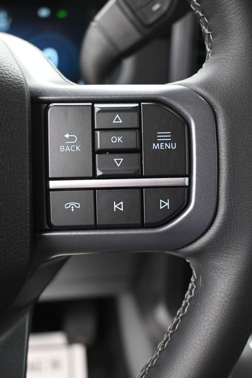 Ford F-150 Vehicle Full-screen Gallery Image 18