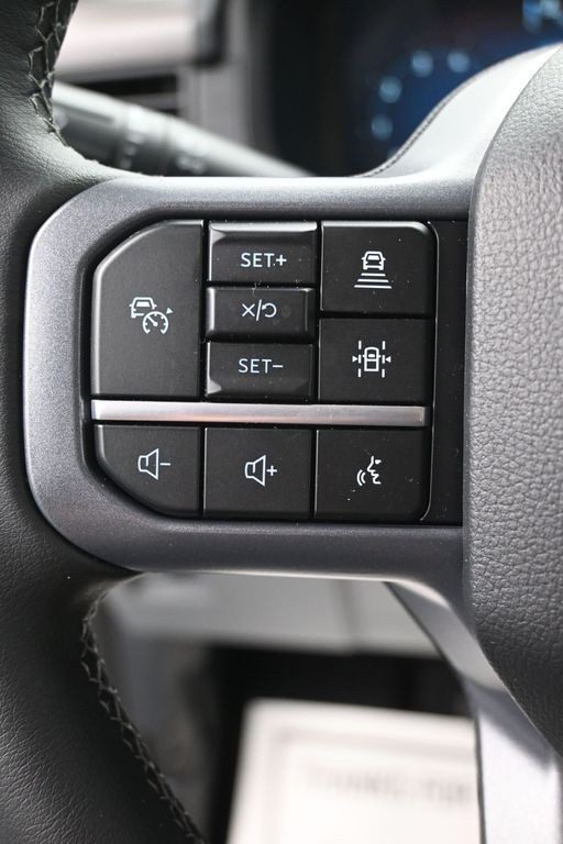 Ford F-150 Vehicle Full-screen Gallery Image 19