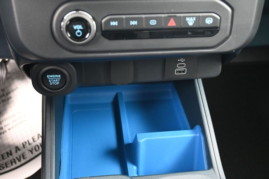 Ford Maverick Vehicle Full-screen Gallery Image 13