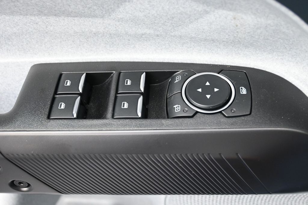 Ford Maverick Vehicle Full-screen Gallery Image 17