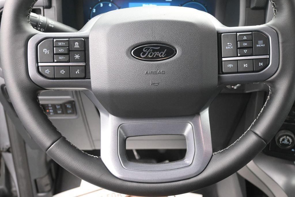 Ford F-150 Vehicle Full-screen Gallery Image 18