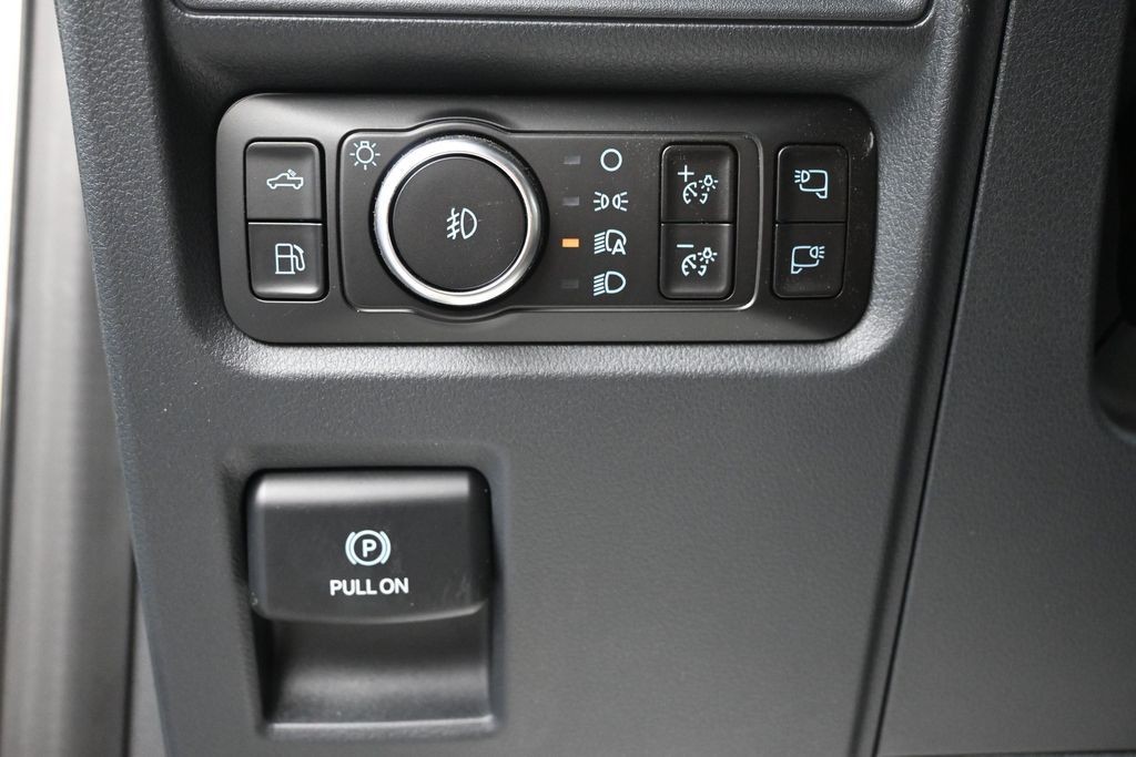 Ford F-150 Vehicle Full-screen Gallery Image 21