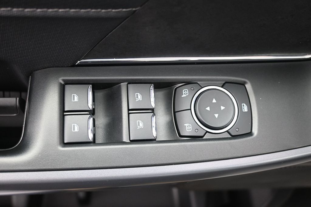 Ford F-150 Vehicle Full-screen Gallery Image 23