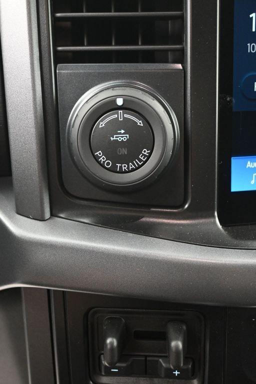 Ford F-150 Vehicle Full-screen Gallery Image 15