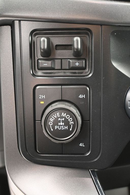 Ford F-150 Vehicle Full-screen Gallery Image 16